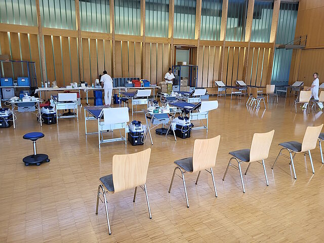 Kultursaal Gomaringen vorbereitet für die Blutspende
